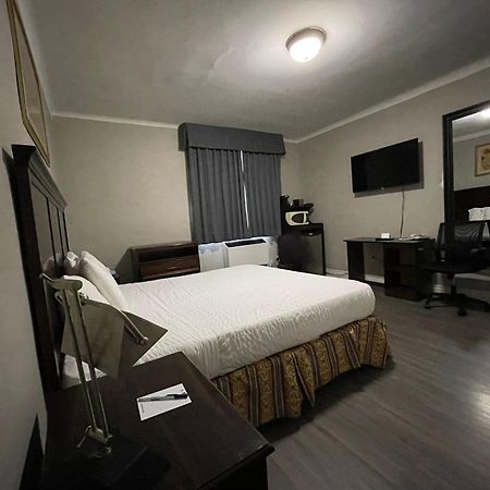 Travelodge By Wyndham London Ontario Экстерьер фото